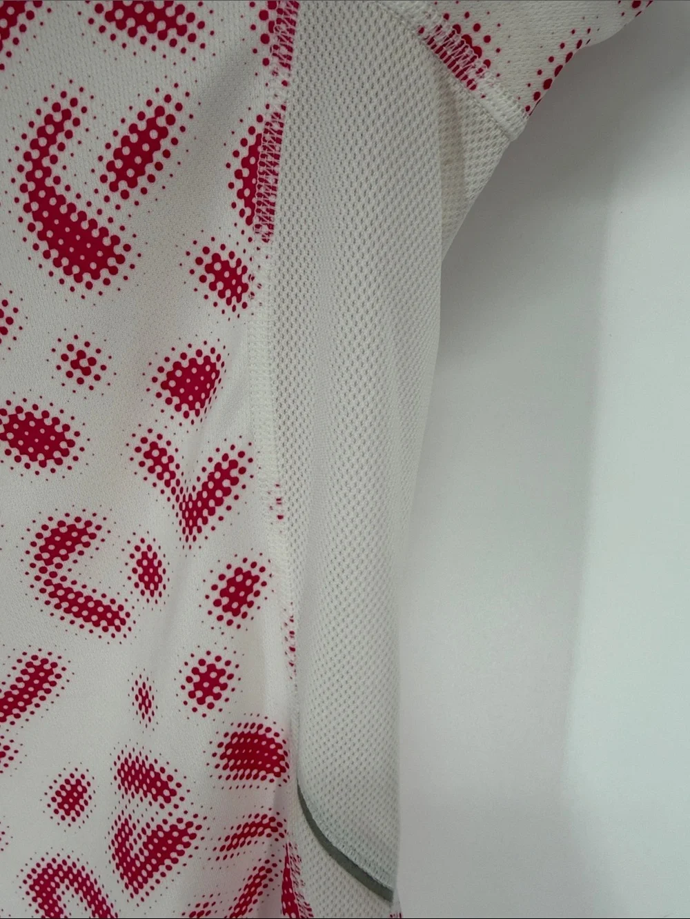 Nike Fit Dry Women’s Athletic Shirt White Pink Cheetah Print Size Medium (8-10)